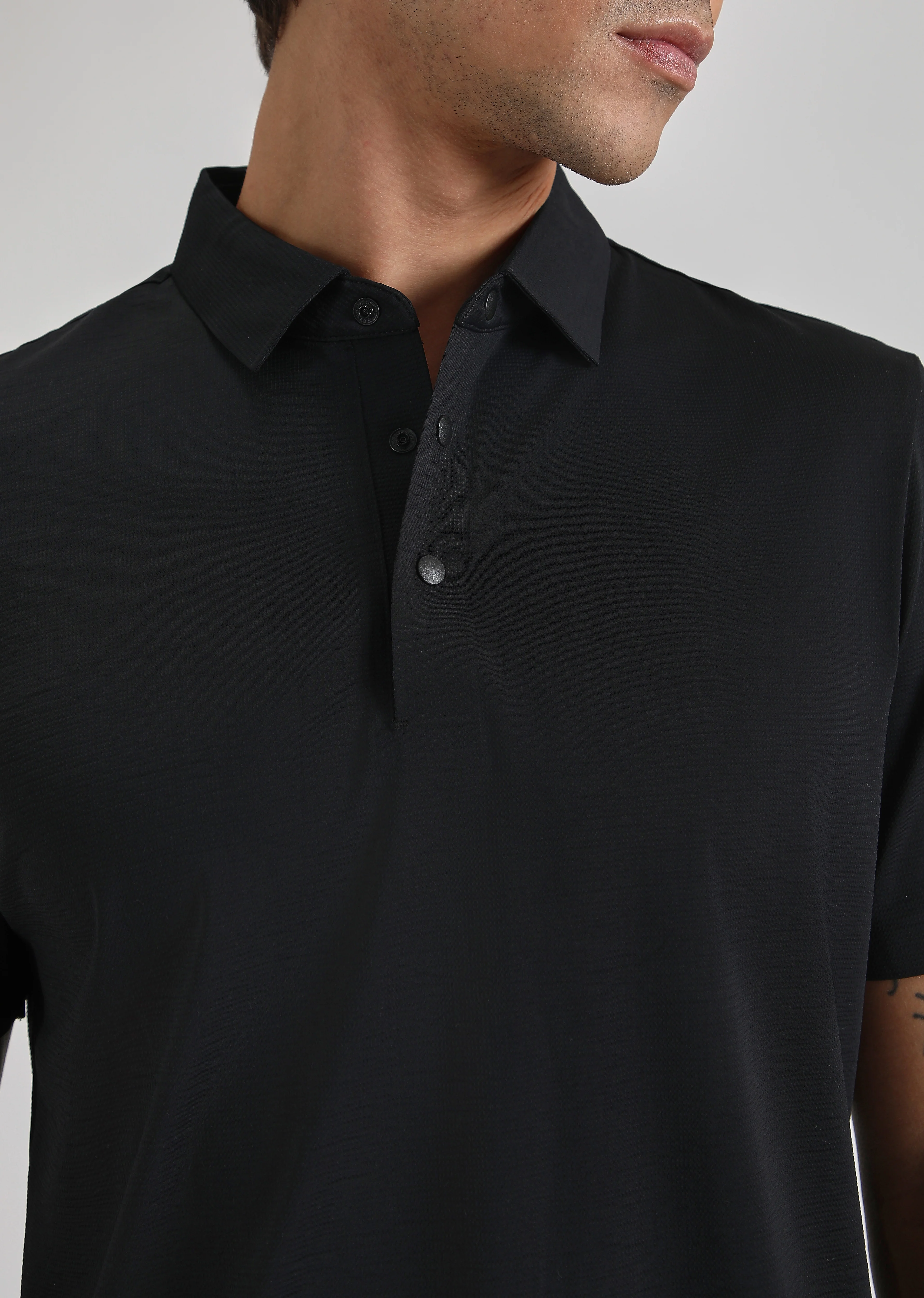 Textured Black Plain Stitchless Polo T-shirt - Image 2